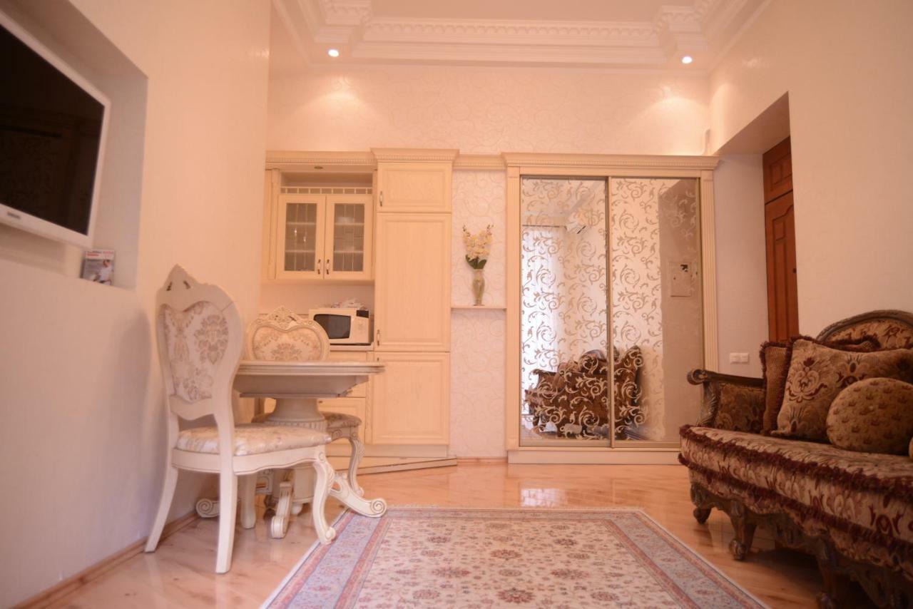 Apartment for Rent on Deribasovskaya street Odessa Eksteriør bilde